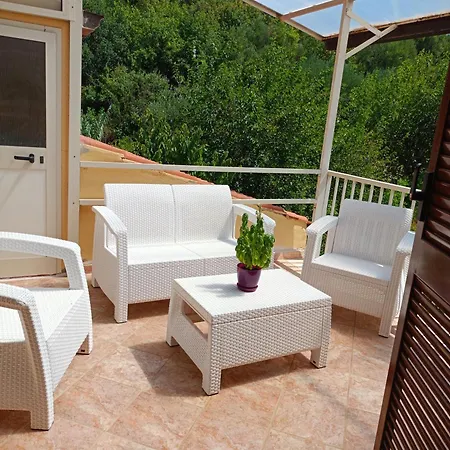 Cilento House Relax Mansarda 帕利努罗